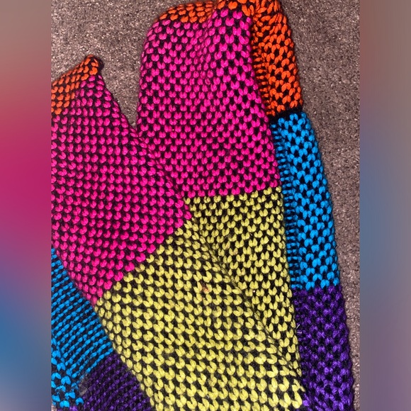 Colorful scarf - Picture 3 of 3